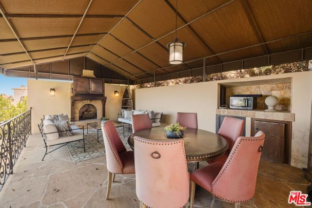 8148 Mannix Drive, Los Angeles, CA 90046