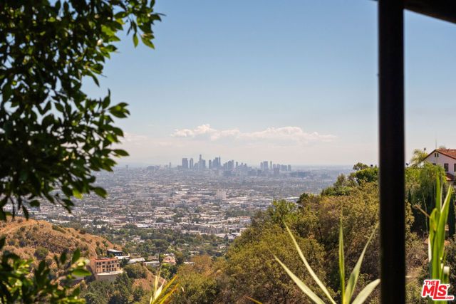 8148 Mannix Drive, Los Angeles, CA 90046