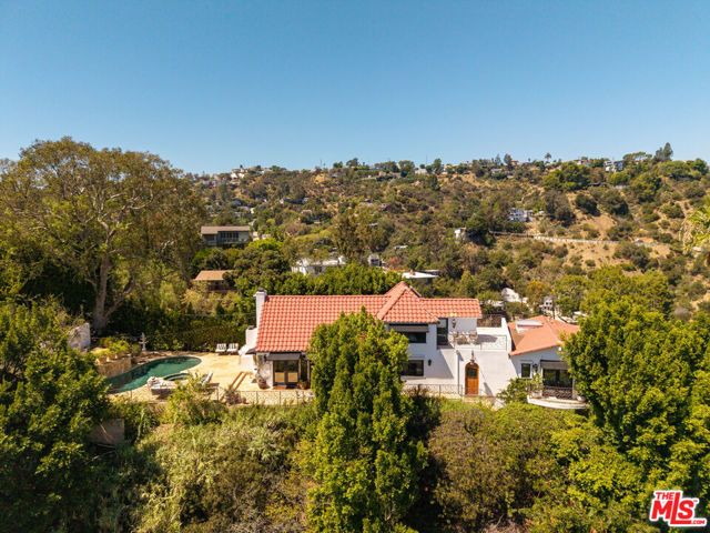 8148 Mannix Drive, Los Angeles, CA 90046