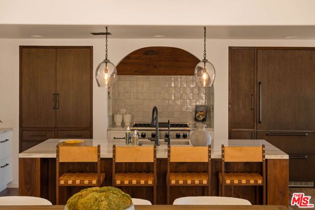 8148 Mannix Drive, Los Angeles, CA 90046