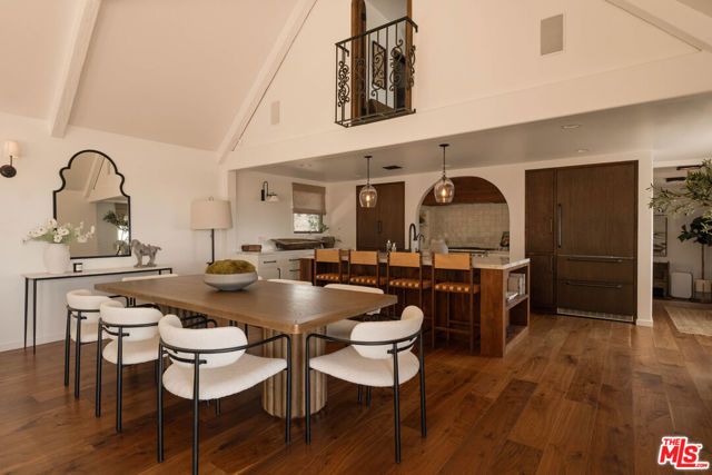 8148 Mannix Drive, Los Angeles, CA 90046
