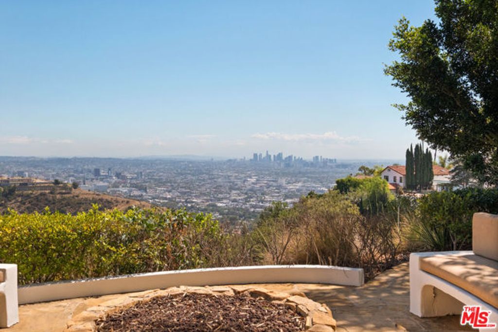 8148 Mannix Drive, Los Angeles, CA 90046