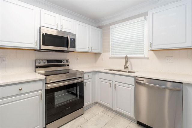 745 Crestwell SW Circle, Atlanta, GA 30331