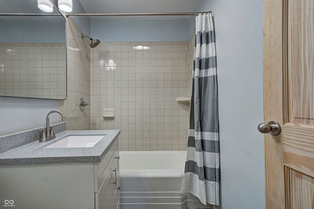 8725 Crawfordsville Road, Indianapolis, IN 46234