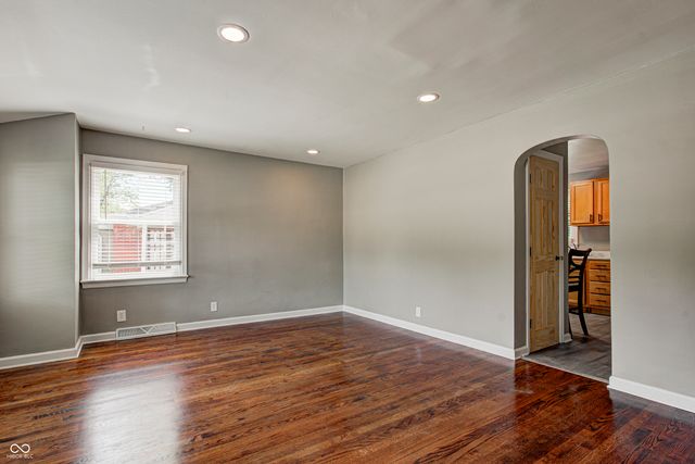 8725 Crawfordsville Road, Indianapolis, IN 46234