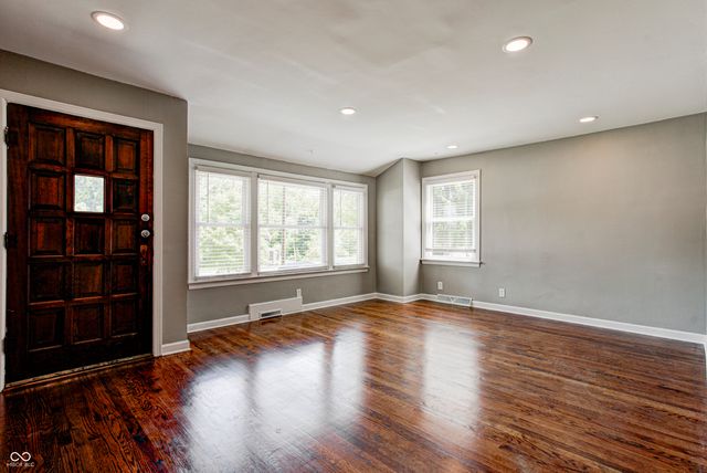8725 Crawfordsville Road, Indianapolis, IN 46234