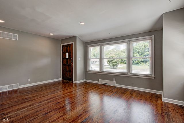 8725 Crawfordsville Road, Indianapolis, IN 46234