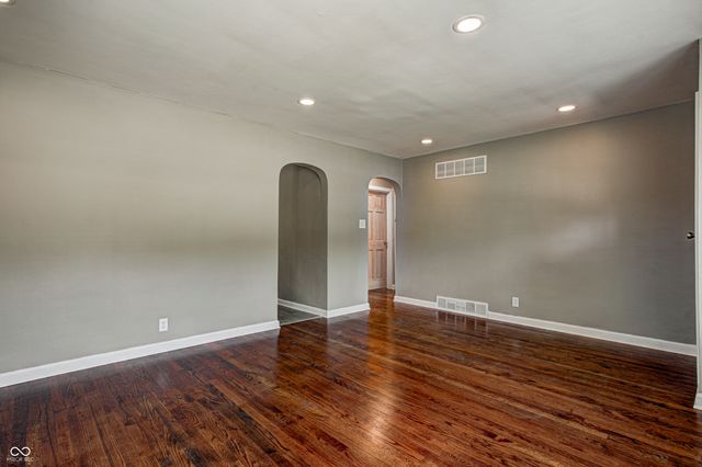 8725 Crawfordsville Road, Indianapolis, IN 46234