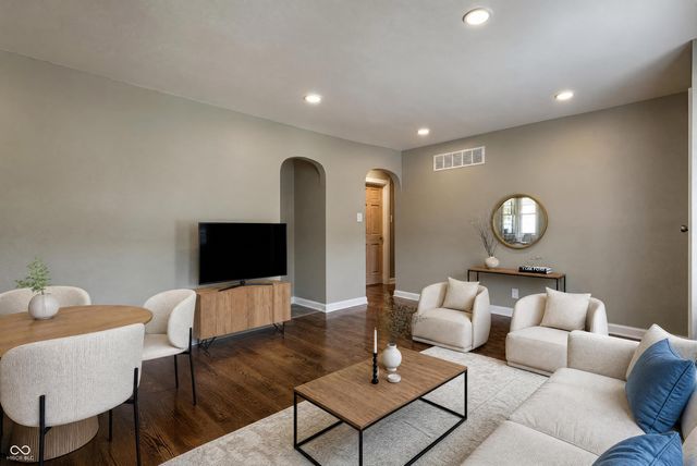8725 Crawfordsville Road, Indianapolis, IN 46234