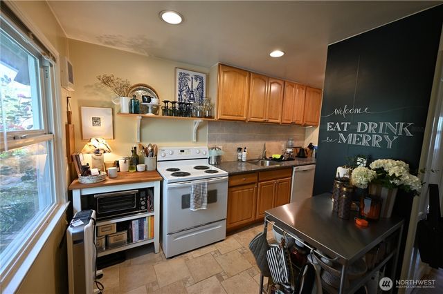 8001 Densmore Avenue N, Seattle, WA 98103