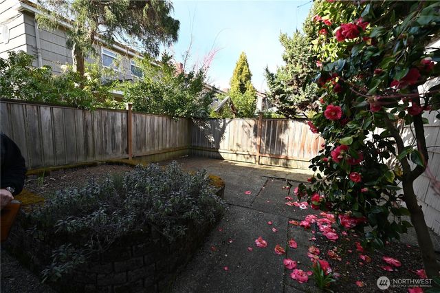 8001 Densmore Avenue N, Seattle, WA 98103
