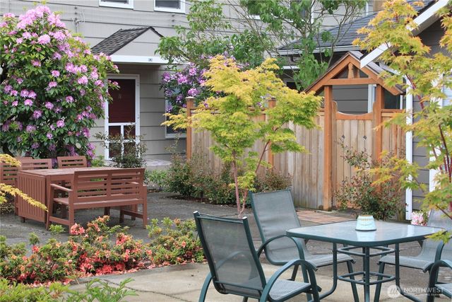 8001 Densmore Avenue N, Seattle, WA 98103