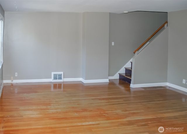 8001 Densmore Avenue N, Seattle, WA 98103