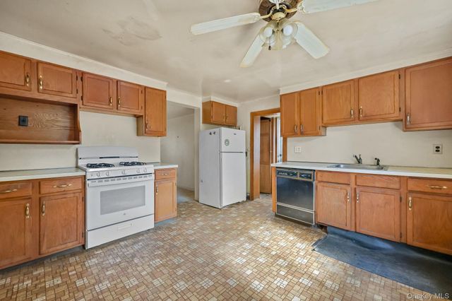 15 Henry Street, Greenwich, CT 06830