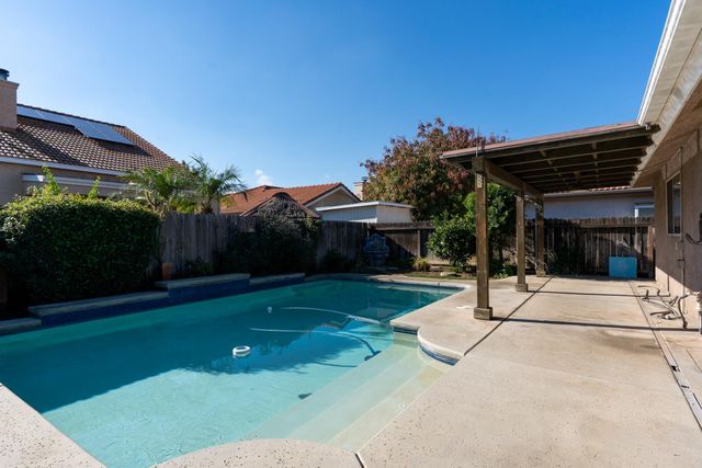 2352 Frederick Way, Madera, CA 93637