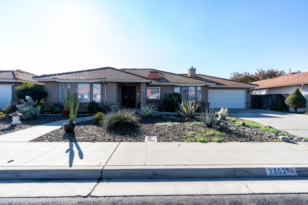 2352 Frederick Way, Madera, CA 93637