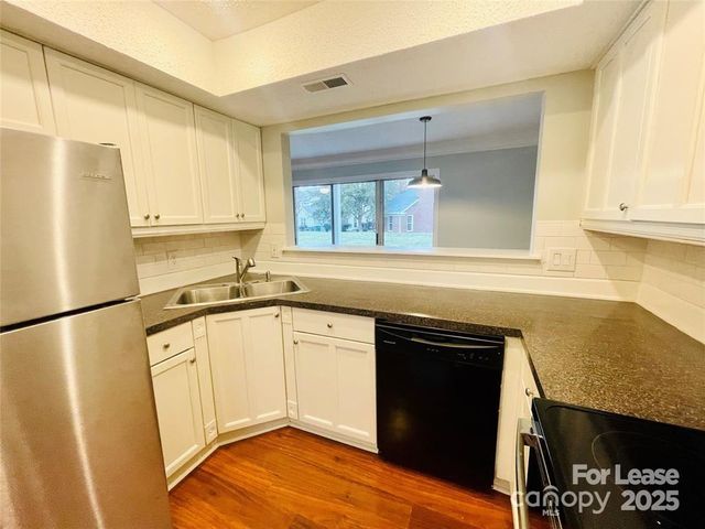 9410 S Vicksburg Park Court, Charlotte, NC 28210