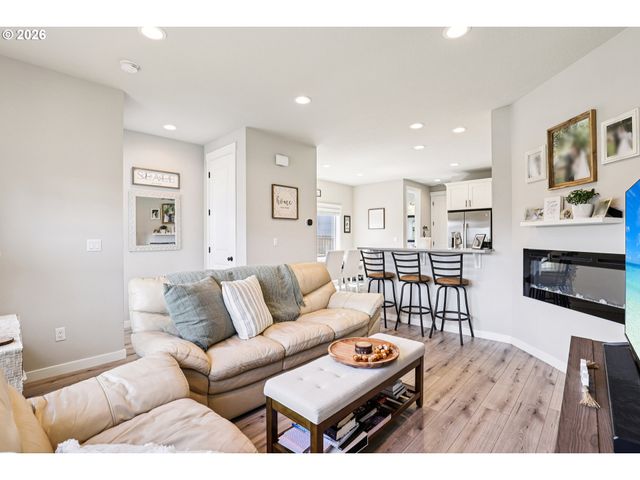 11489 Se PLEASANT VALLEY Pkwy, Happy Valley, OR 97086