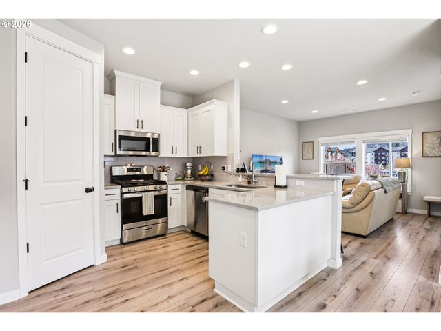 11489 Se PLEASANT VALLEY Pkwy, Happy Valley, OR 97086