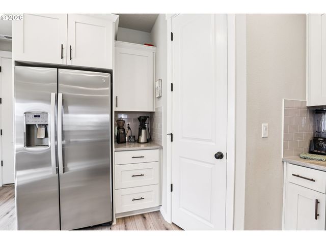 11489 Se PLEASANT VALLEY Pkwy, Happy Valley, OR 97086