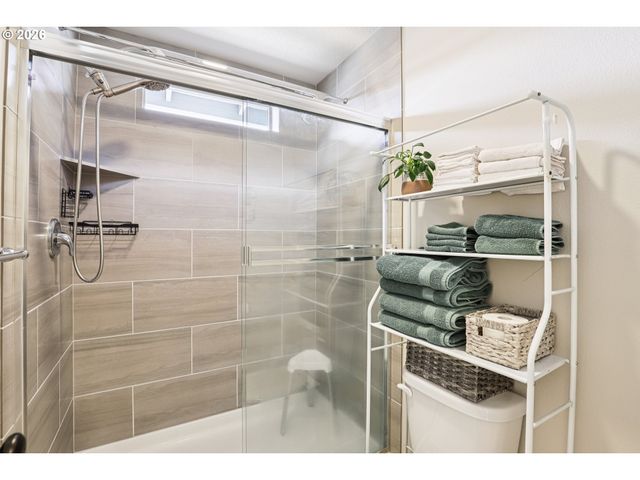 11489 Se PLEASANT VALLEY Pkwy, Happy Valley, OR 97086