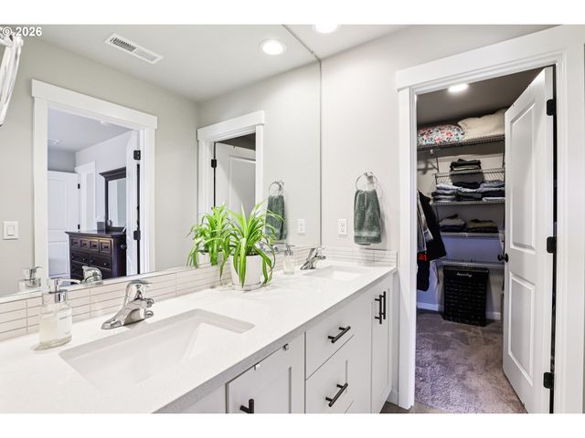 11489 Se PLEASANT VALLEY Pkwy, Happy Valley, OR 97086