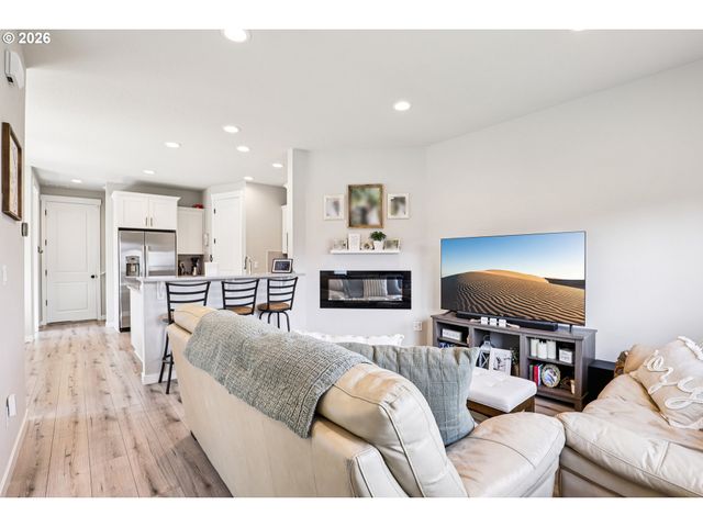 11489 Se PLEASANT VALLEY Pkwy, Happy Valley, OR 97086