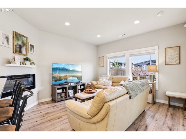 11489 Se PLEASANT VALLEY Pkwy, Happy Valley, OR 97086