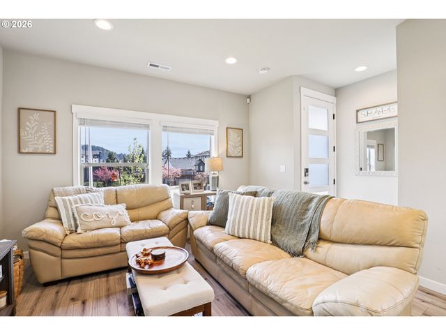 11489 Se PLEASANT VALLEY Pkwy, Happy Valley, OR 97086