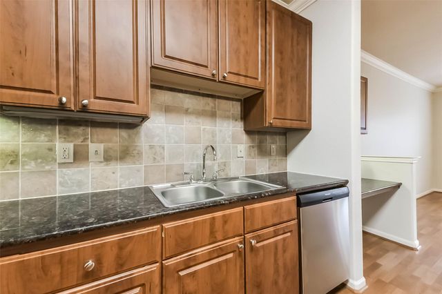 1711 Old Spanish Trail 426, Houston, TX 77054