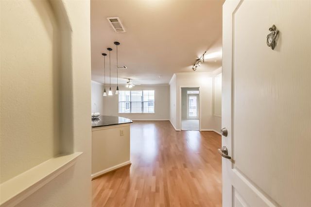 1711 Old Spanish Trail 426, Houston, TX 77054