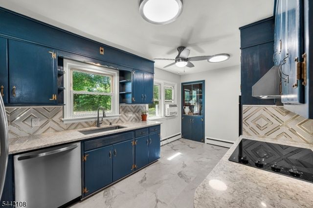 37 Barley Sheaf Rd, Raritan Twp., NJ 08822