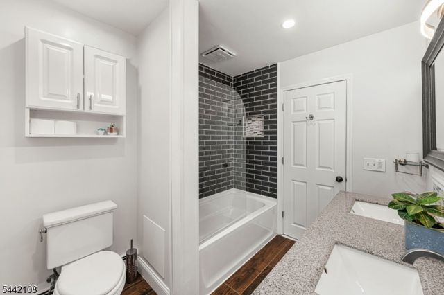 37 Barley Sheaf Rd, Raritan Twp., NJ 08822