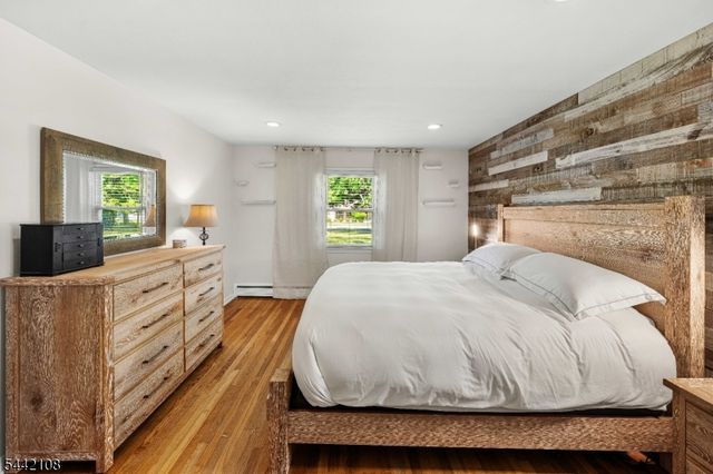 37 Barley Sheaf Rd, Raritan Twp., NJ 08822