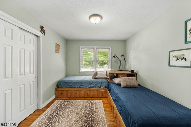 37 Barley Sheaf Rd, Raritan Twp., NJ 08822