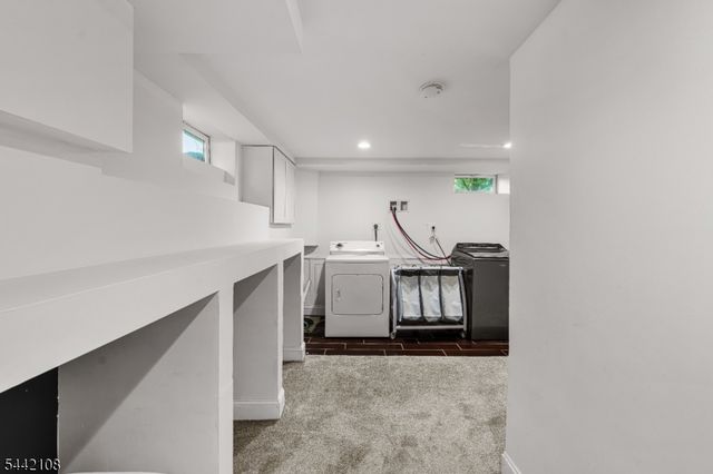 37 Barley Sheaf Rd, Raritan Twp., NJ 08822