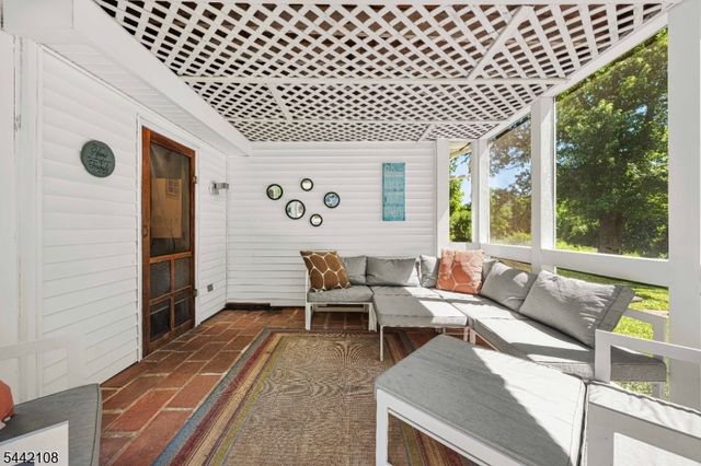 37 Barley Sheaf Rd, Raritan Twp., NJ 08822