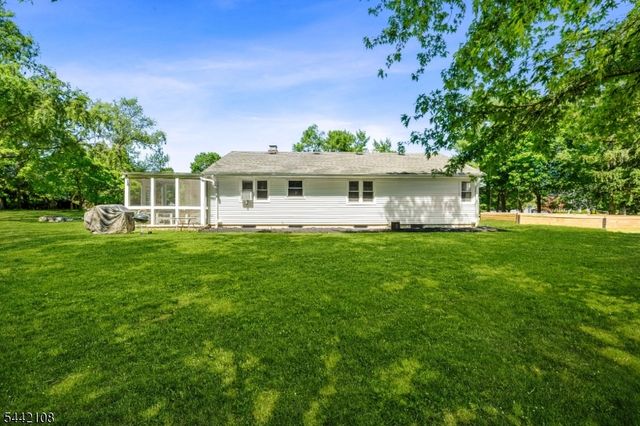37 Barley Sheaf Rd, Raritan Twp., NJ 08822