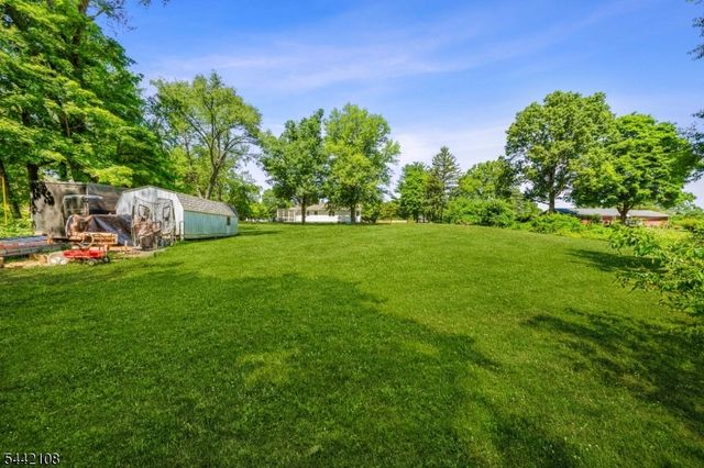 37 Barley Sheaf Rd, Raritan Twp., NJ 08822