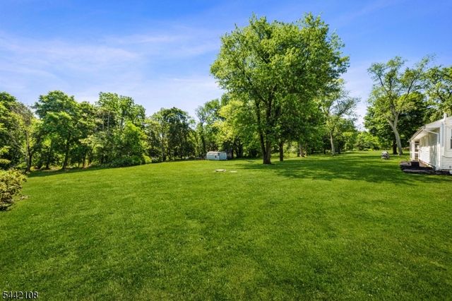 37 Barley Sheaf Rd, Raritan Twp., NJ 08822