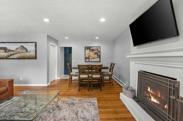 37 Barley Sheaf Rd, Raritan Twp., NJ 08822