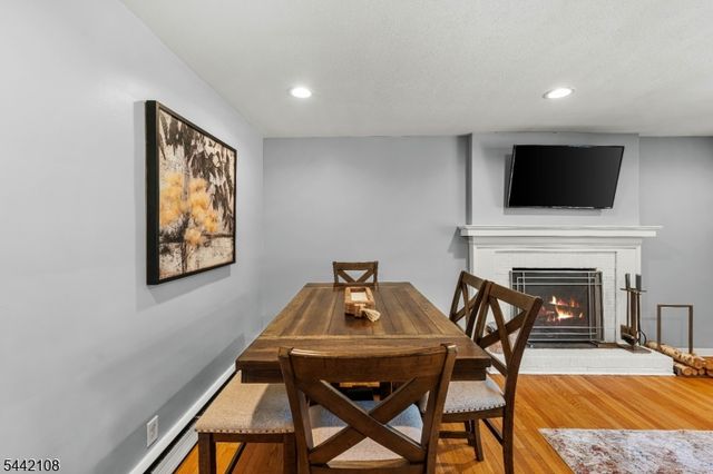 37 Barley Sheaf Rd, Raritan Twp., NJ 08822