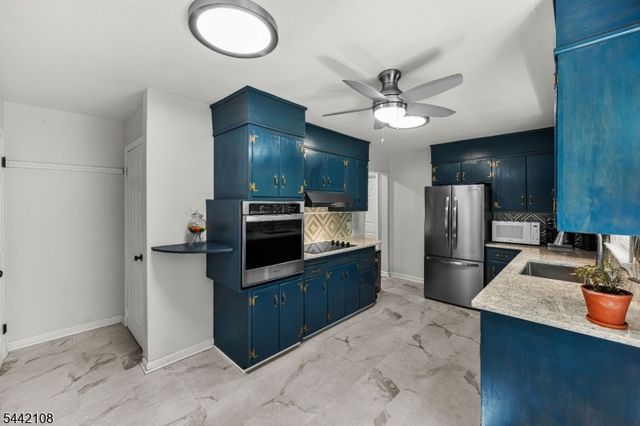 37 Barley Sheaf Rd, Raritan Twp., NJ 08822