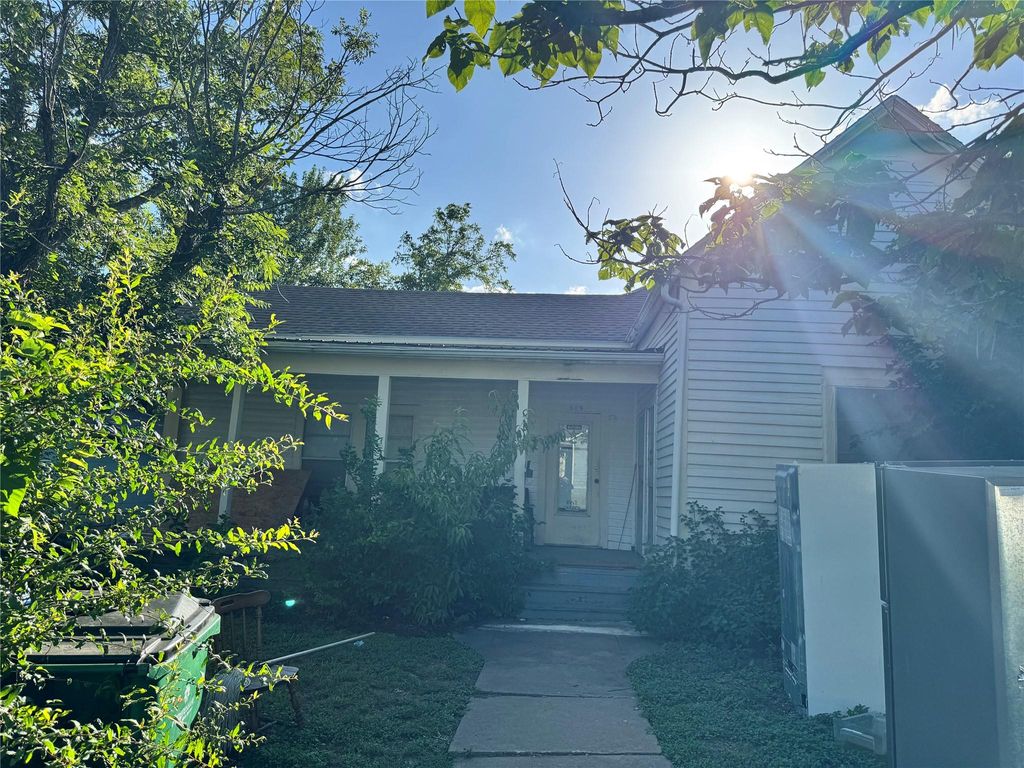 509 Fowzer ST, Taylor, TX 76574