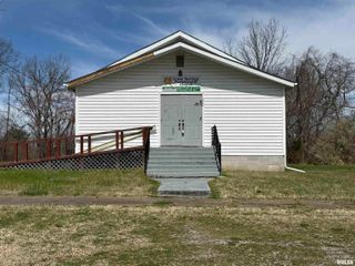 300 W Borton Street, Creal Springs, IL 62922