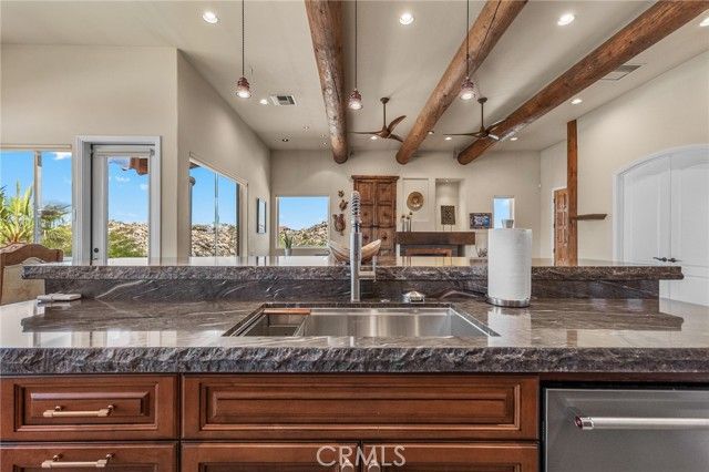 57045 Plaza Del Amigo, Yucca Valley, CA 92284