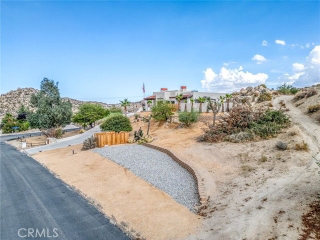 57045 Plaza Del Amigo, Yucca Valley, CA 92284
