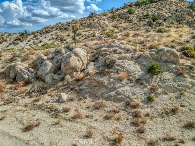 57045 Plaza Del Amigo, Yucca Valley, CA 92284