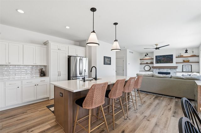 1001 NW Benjamin Drive, Ankeny, IA 50023