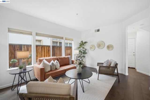 8516 Peachtree Ave, Newark, CA 94560